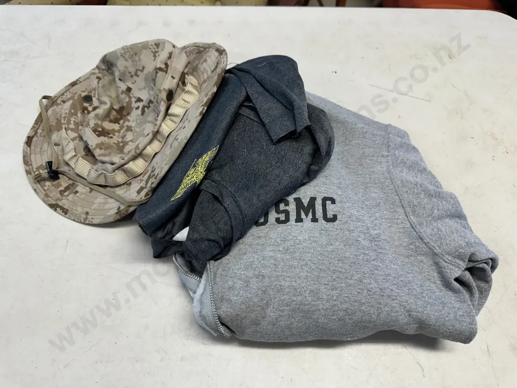 USMC Desert Marpat Boonie Cover, 2nd Battalion 3rd Marine Unit "Island Warriors" T-Shirts, Grey Full Zip Hoodie Image 1++
