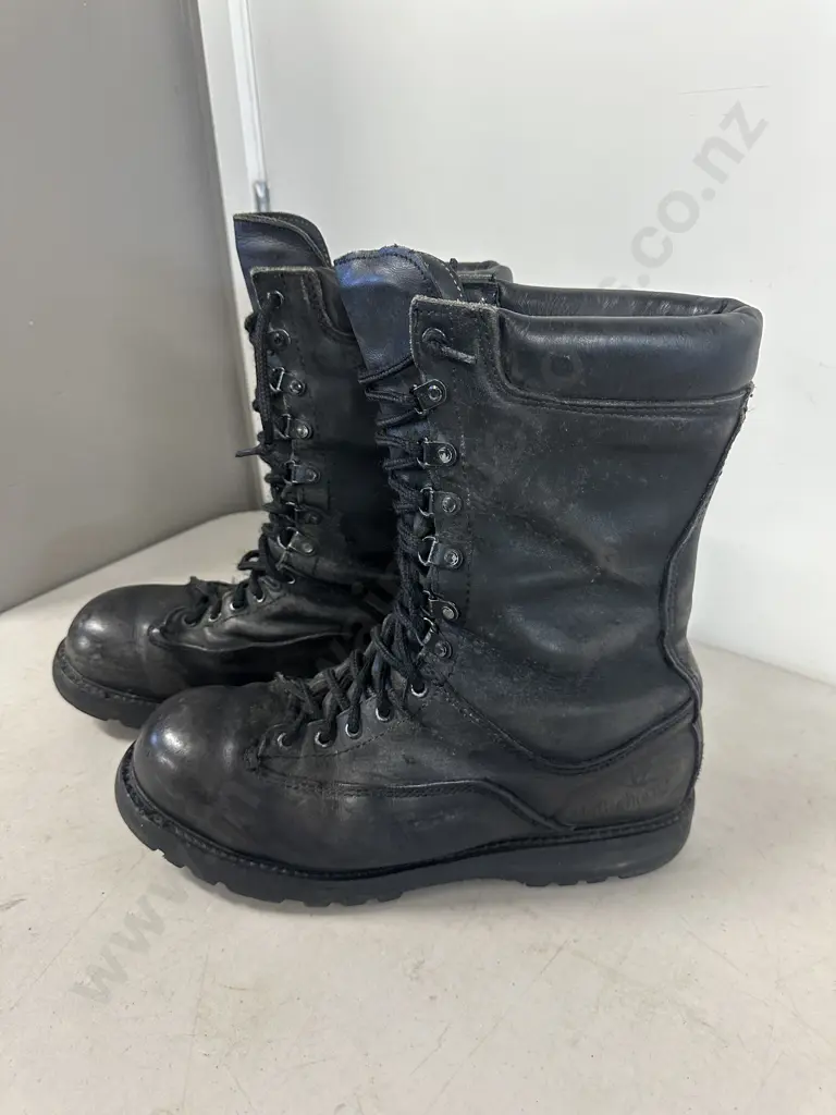 Pair Of Black Matterhorn Safety Toe Work Boot Size UK 9.5 Image 1++