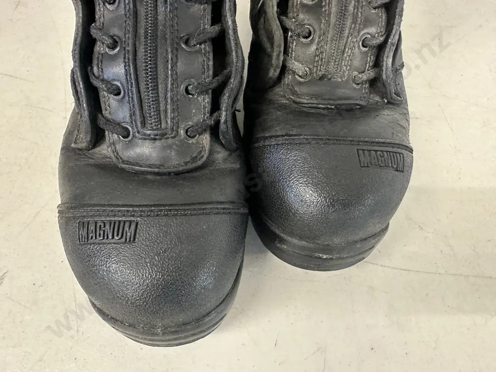 Pair Of Black Magnum Fire Shield  Scuff Toe Boots Size UK 9  Image 1++