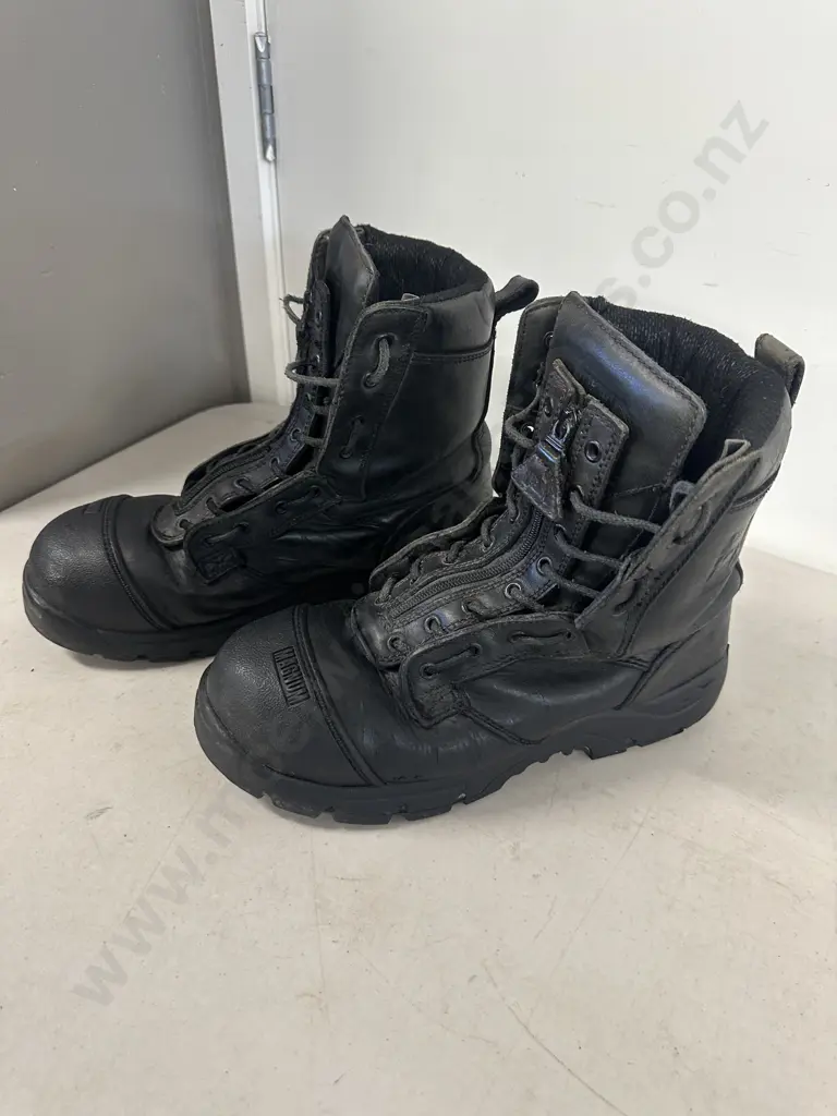 Pair Of Black Magnum Fire Shield  Scuff Toe Boots Size UK 9  Image 1++