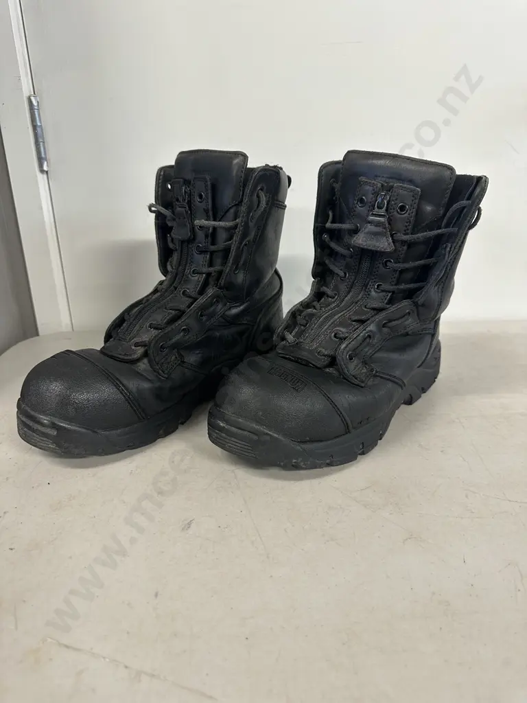 Pair Of Black Magnum Fire Shield  Scuff Toe Boots Size UK 9  Image 1++