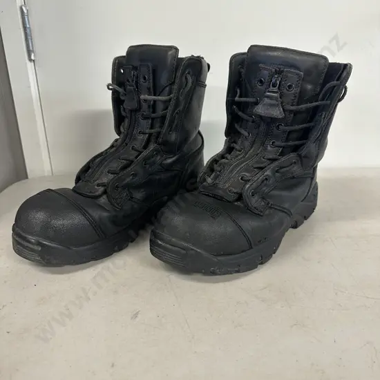 Pair Of Black Magnum Fire Shield  Scuff Toe Boots Size UK 9 