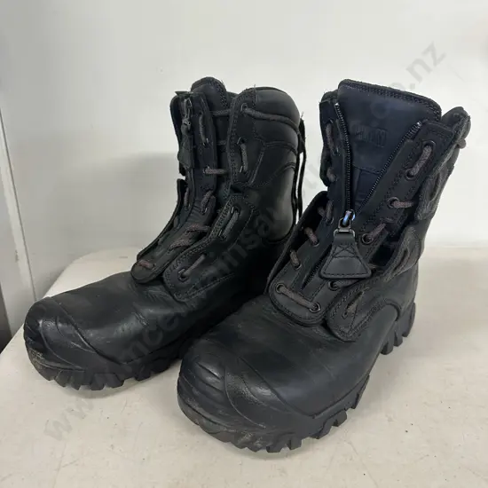 Pair Of Black Magnum Vulcan Boots Size UK 8.5
