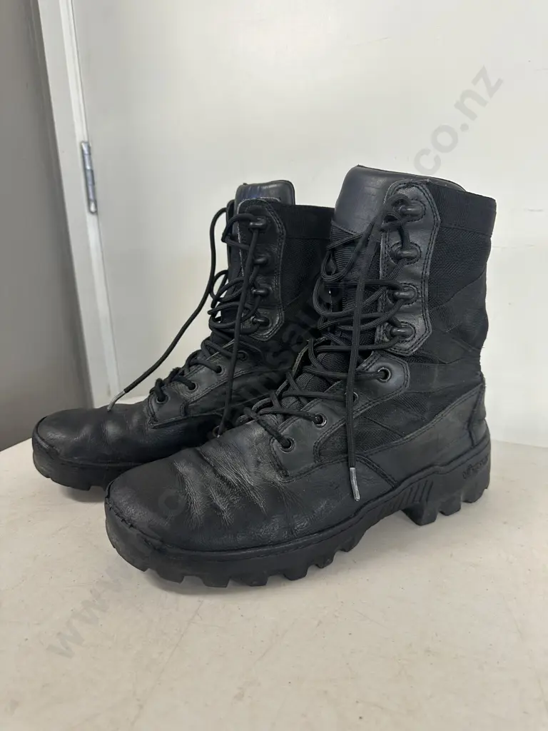 Pair Of Black Magnum Spartan XTB Boots Size UK 8.5 Image 1++