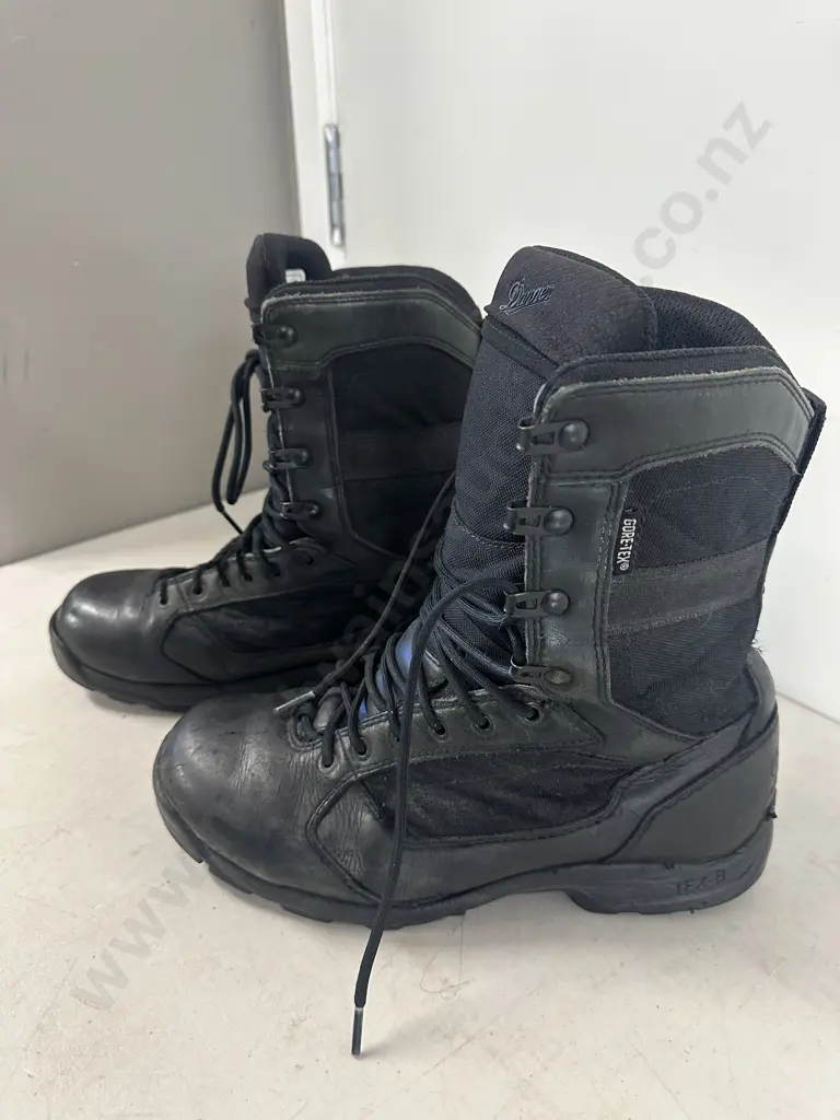 Pair Of Black Danner Vibram Safety Toe Boots Size UK 9 Image 1++