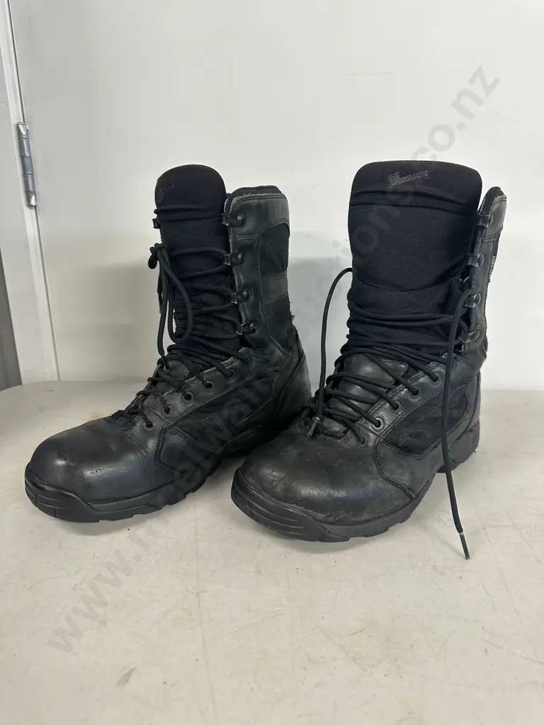 Pair Of Black Danner Vibram Safety Toe Boots Size UK 9 Image 1++