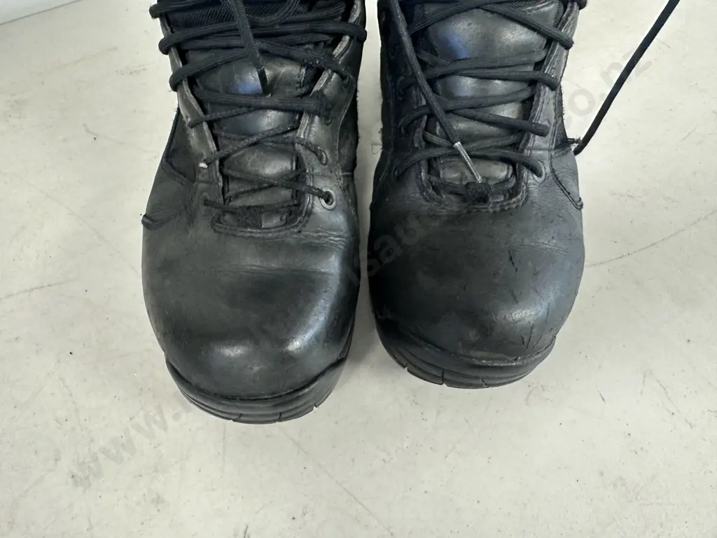 Pair Of Black Danner Vibram Safety Toe Boots Size UK 9 Image 1++