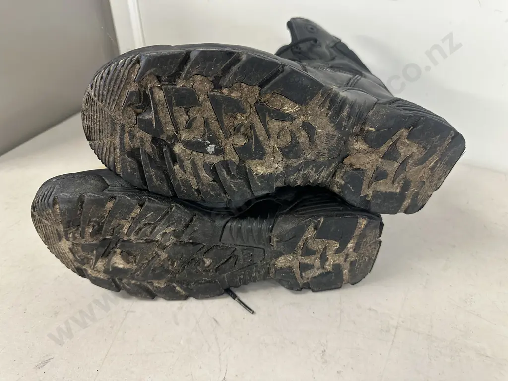Pair Of Black Magnum Stealth Force Boots Size UK 8.5 Image 1++