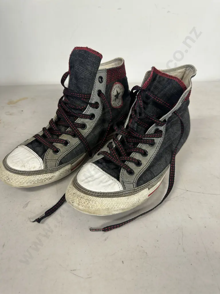 Pair Of Converse All Star Boots Size 8 Image 1++