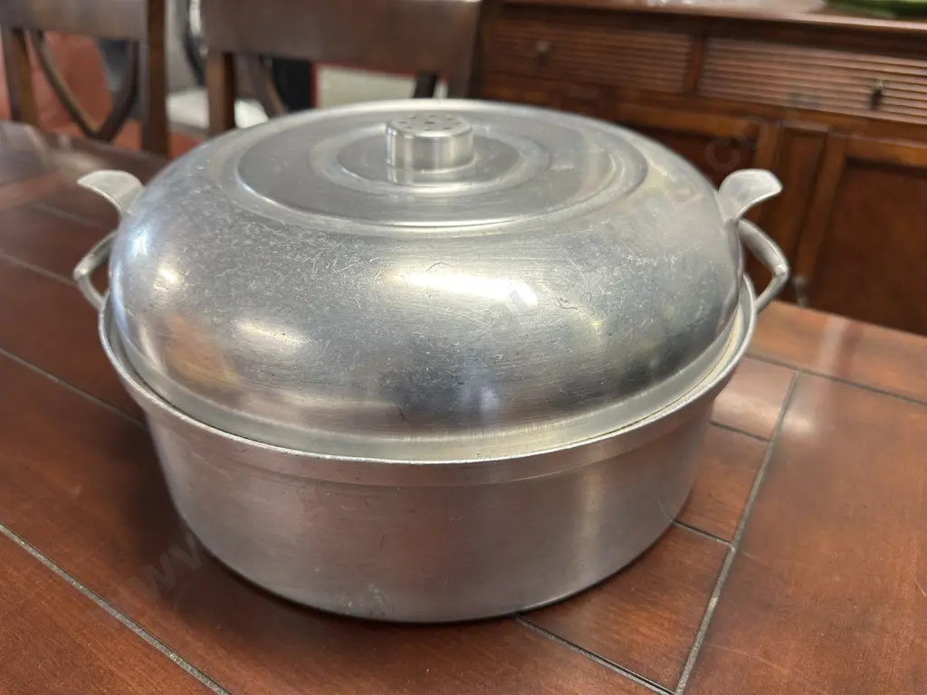 Vintage Round Aluminum Roasting Pan Image 1++