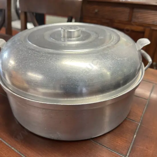 Vintage Round Aluminum Roasting Pan
