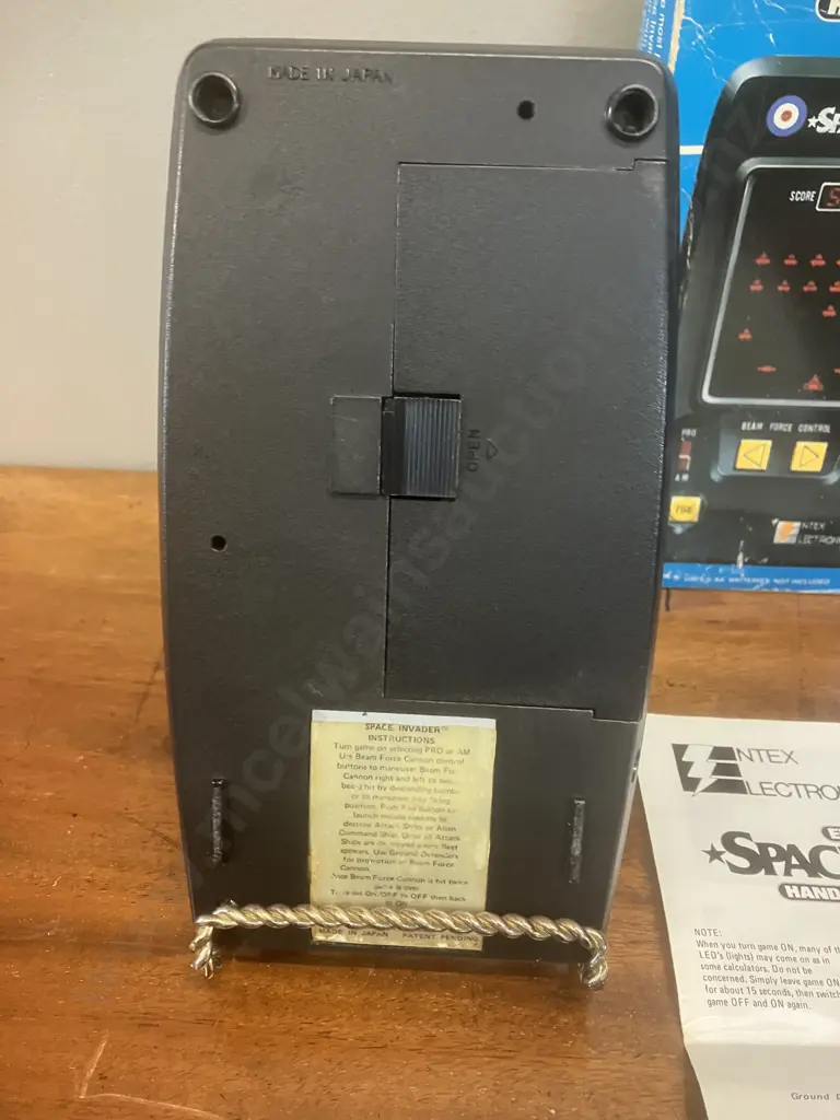 Entex Handheld Space Invader Game With Original Box & Instructions (1980), Model# 6012, LED, Needs 6 AA Batteries, Image 1++