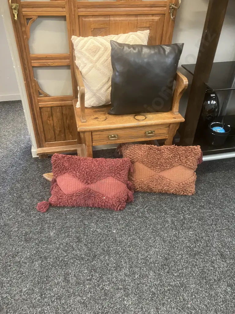 Lot of 4 Cushions Image 1++