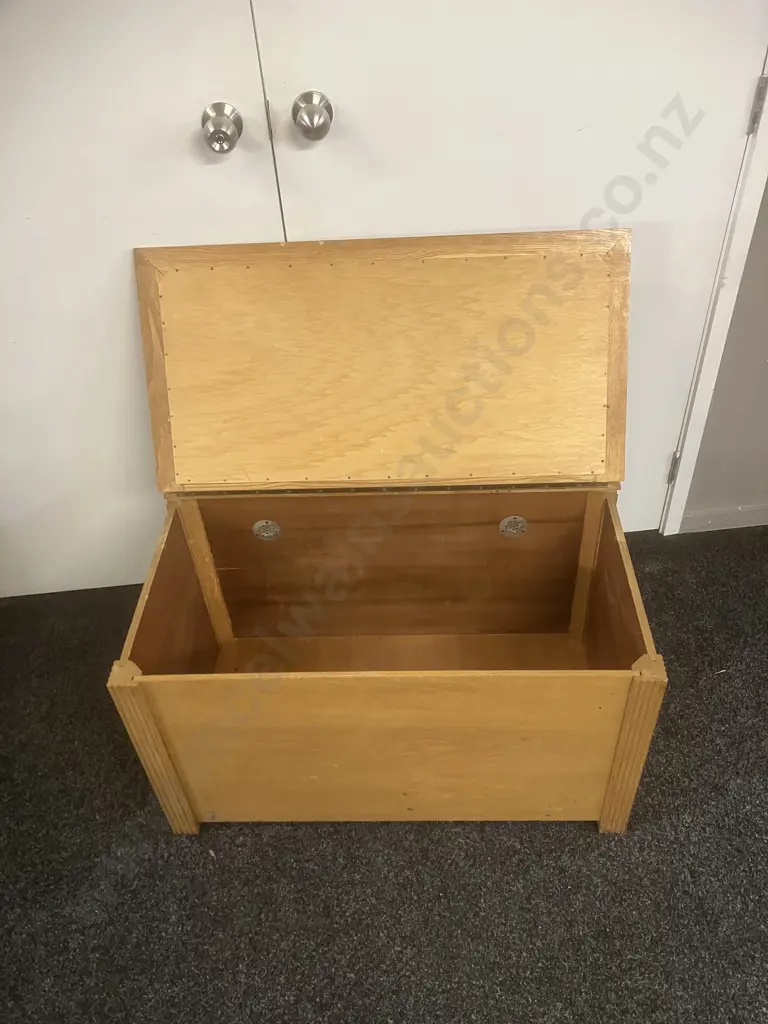 Vintage Oak Blanket Box With Padded Upholstered Top. H48 W85 D47cm Image 1++