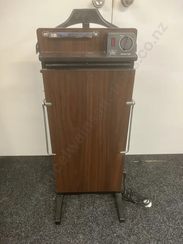 Corby of Windsor Classic Trouser Press Image 1++