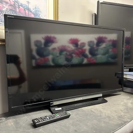 Sony 32" KDL-32R400A R400 LED HDTV With Remote