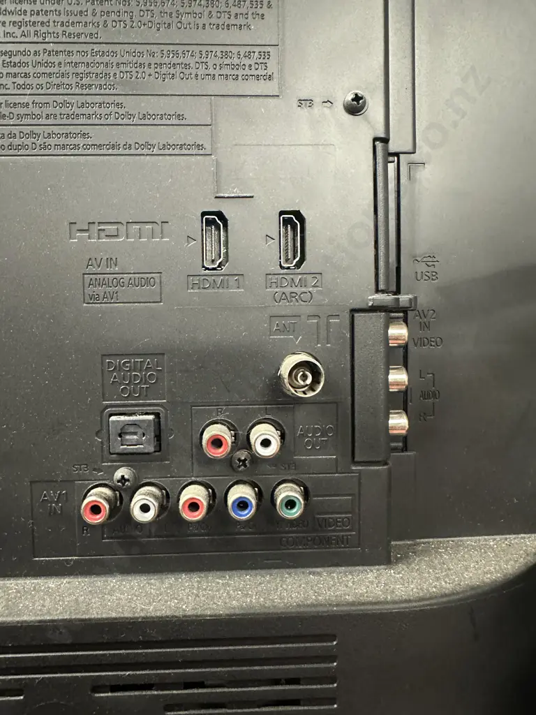 Panasonic 39" VIERA B6 Series Direct LED HDTV With Remote Image 1++