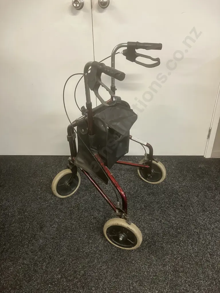 Tri Walker With Bag - 3 Wheeled Aluminium Rollator Image 1++