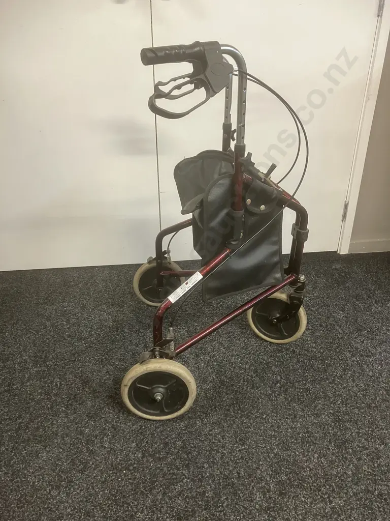 Tri Walker With Bag - 3 Wheeled Aluminium Rollator Image 1++