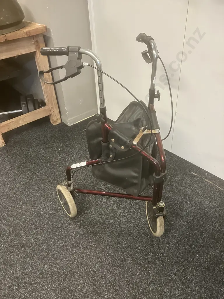 Tri Walker With Bag - 3 Wheeled Aluminium Rollator Image 1++