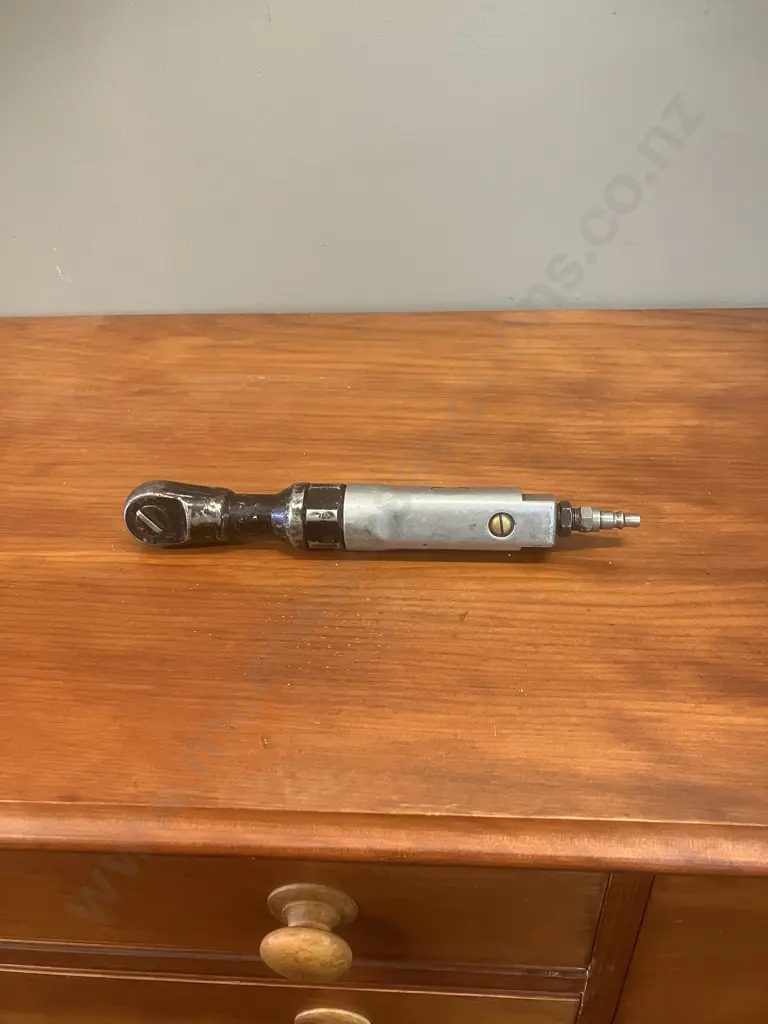 3/8" Air Ratchet Wrench Image 1++