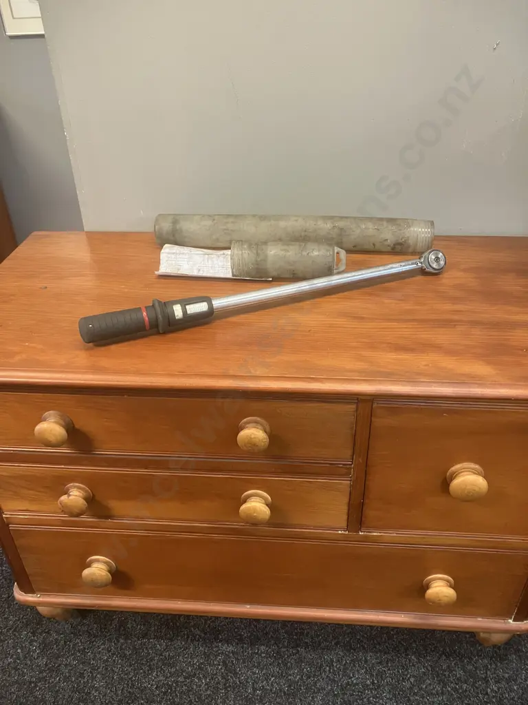 Facom S.208-340 1/2" Square Drive Torque Wrench, 6-340nm, Click Type With Protective Plastic Tube Image 1++