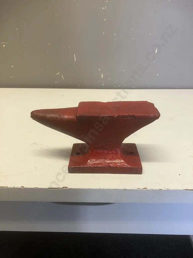 Small Anvil Painted Red. 10.5 x 20.5cm Image 1++
