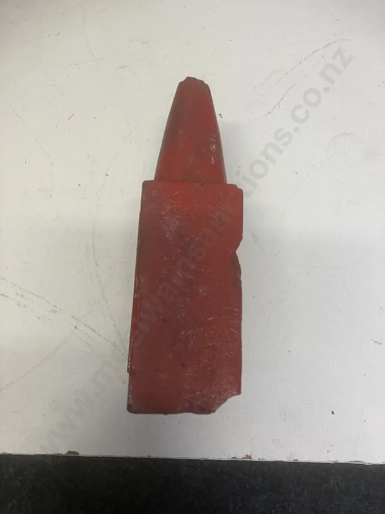 Small Anvil Painted Red. 10.5 x 20.5cm Image 1++