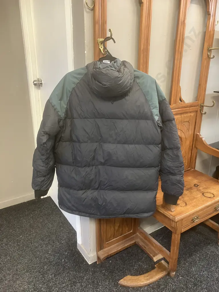 New Zealand Made MacPac Hooded Puffer Jacket Size Small Image 1++
