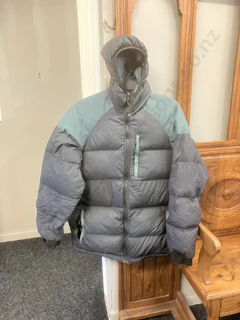 New Zealand Made MacPac Hooded Puffer Jacket Size Small Image 1++