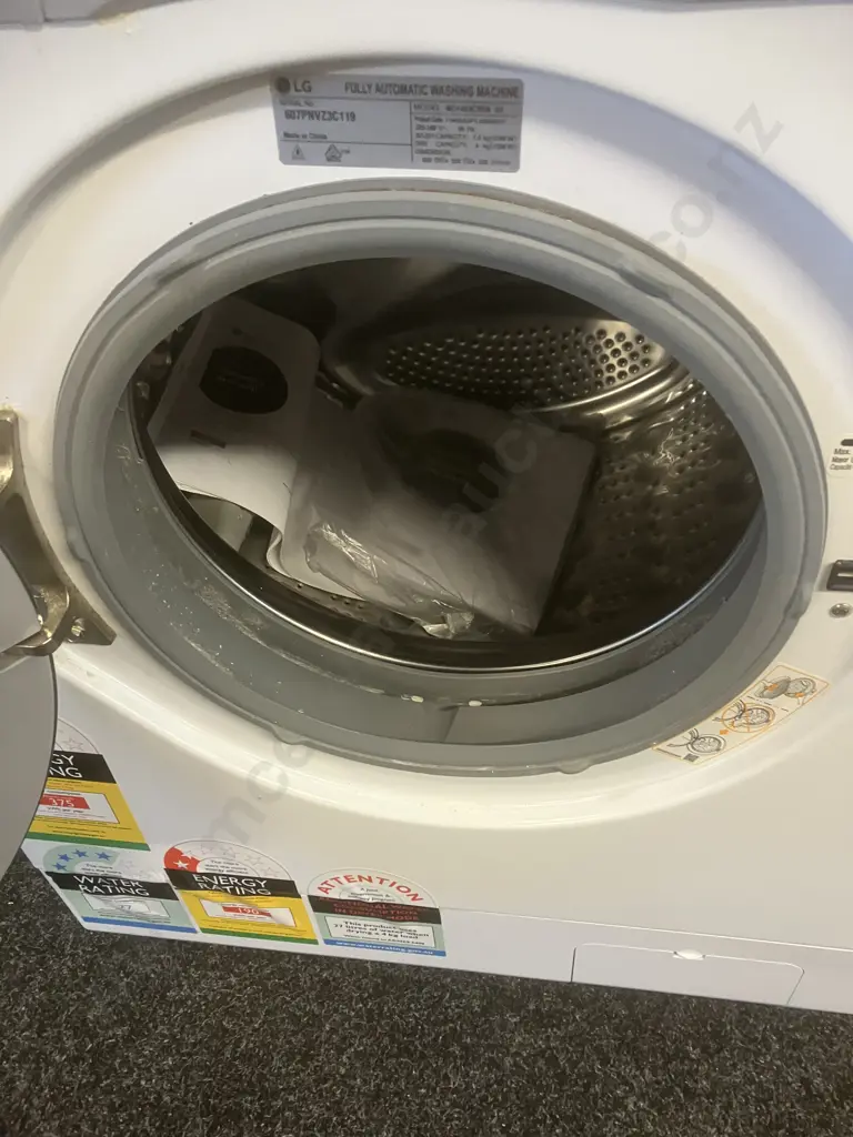 LG Inverter Direct Drive 7.5 / 4Kg Washer / Dryer Model WD1402CRD6 Image 1++