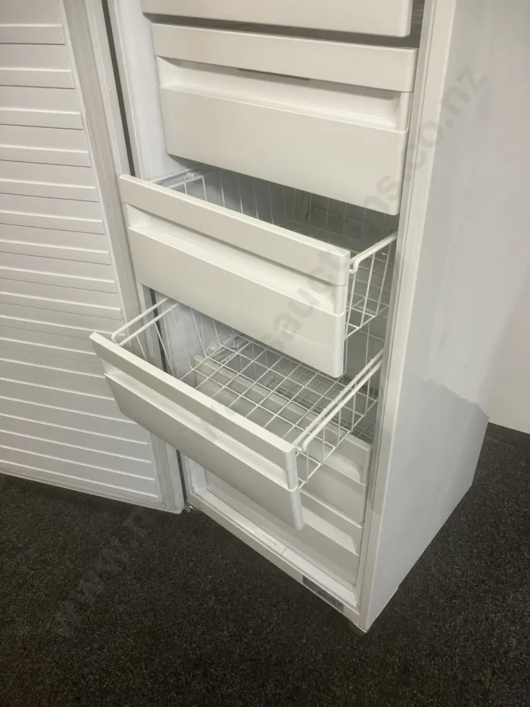 Fisher & Paykel N388LWW D 388 Litre Vertical Freezer #RFF100190 Image 1++