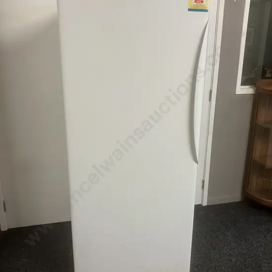 Fisher & Paykel N388LWW D 388 Litre Vertical Freezer #RFF100190