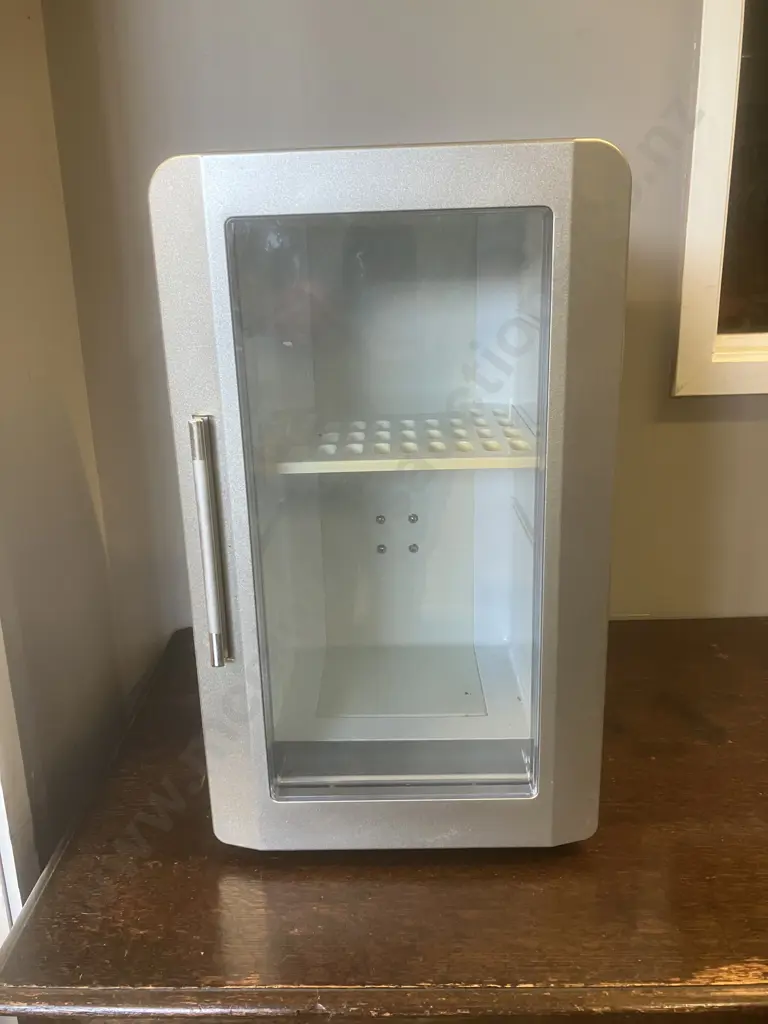 12 Volt Mini Chiller / Warmer MNBX18T Image 1++