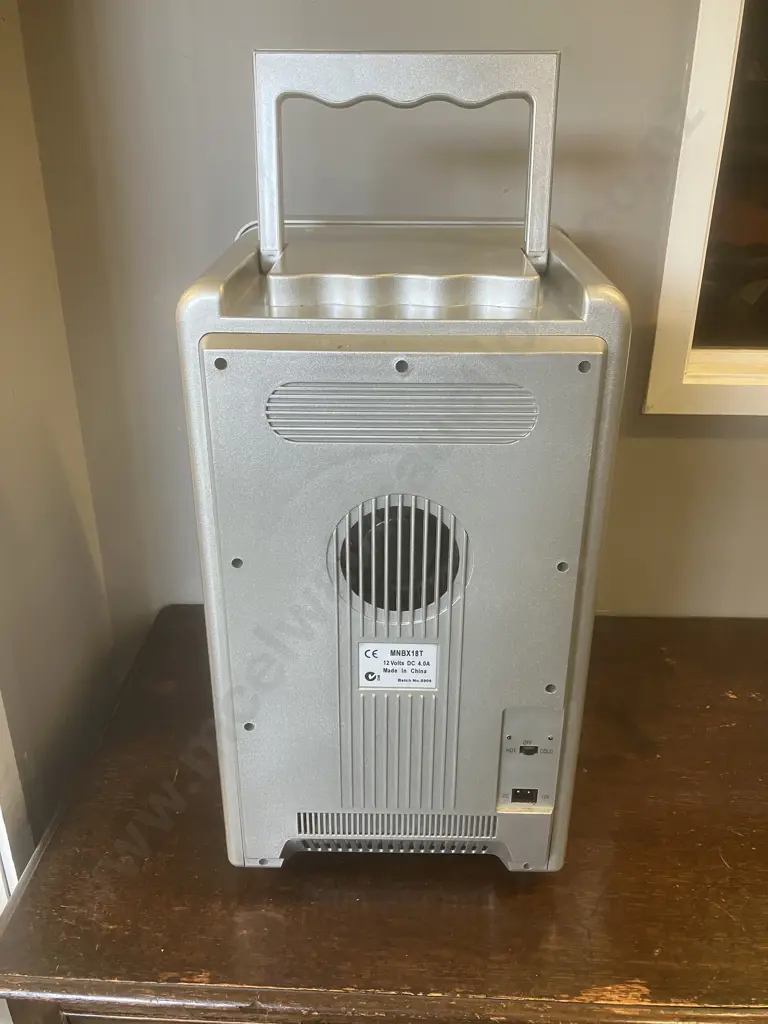 12 Volt Mini Chiller / Warmer MNBX18T Image 1++