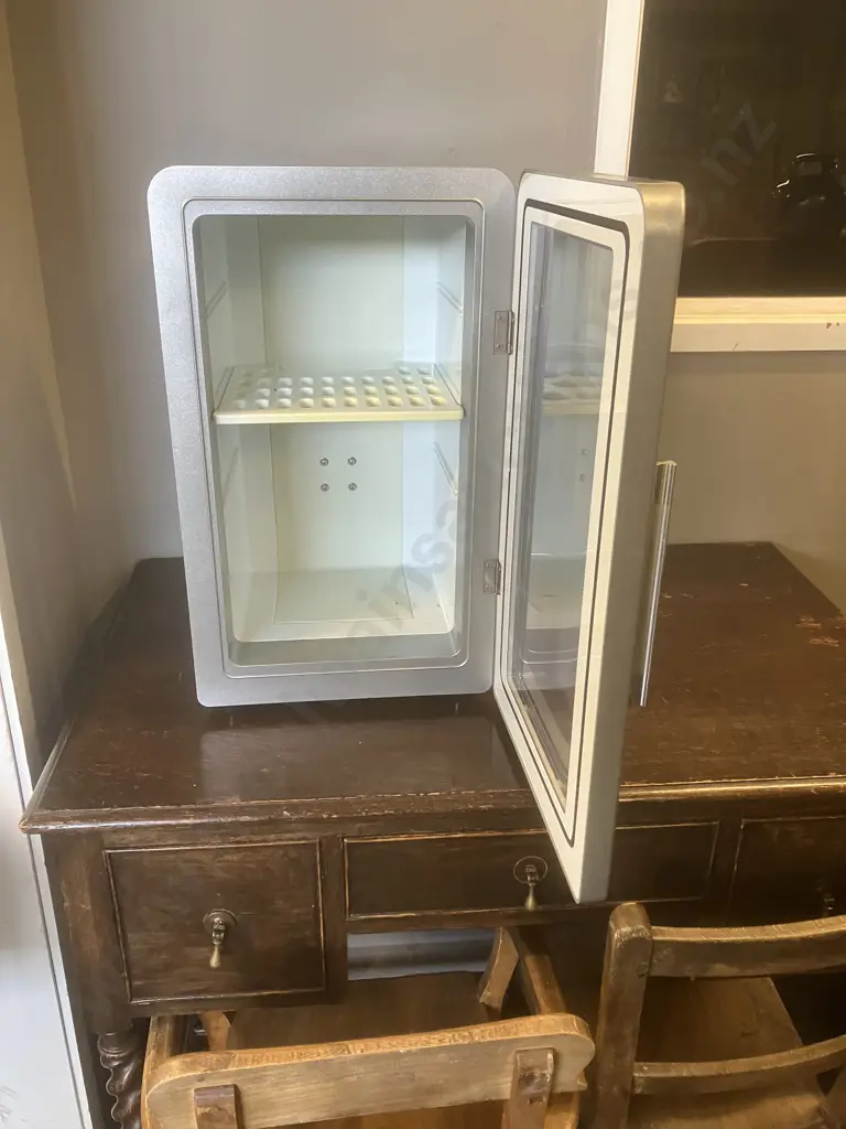 12 Volt Mini Chiller / Warmer MNBX18T Image 1++