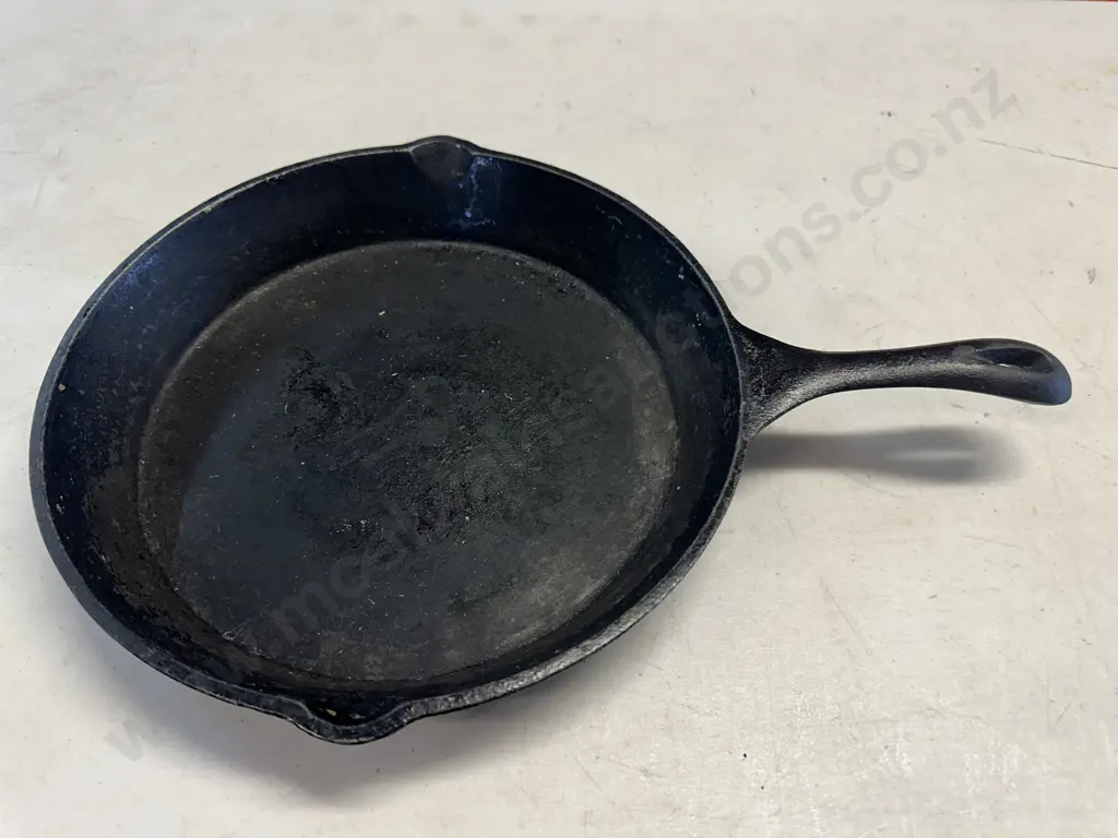 Cast Iron Fryng Pan Dia30cm. Image 1++