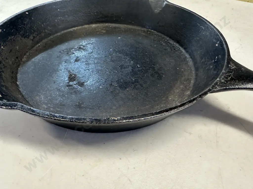 Cast Iron Fryng Pan Dia30cm. Image 1++