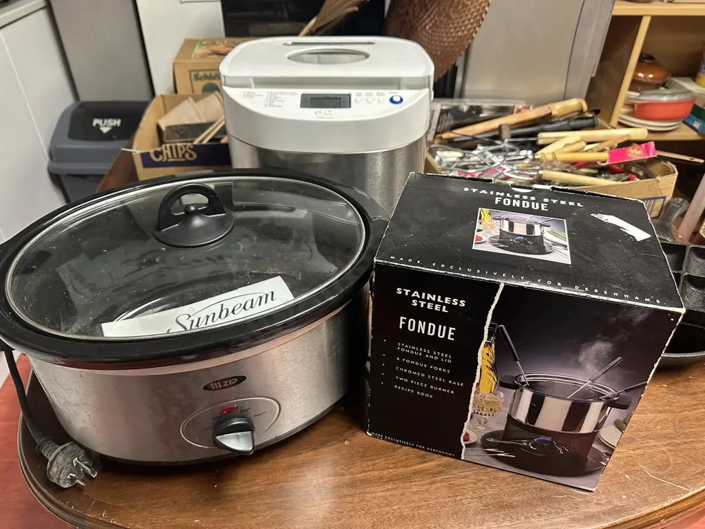 Sunbeam Slow Cooker 3.8L, Goldair Bread Maker & Vintage Fondue Set Image 1++