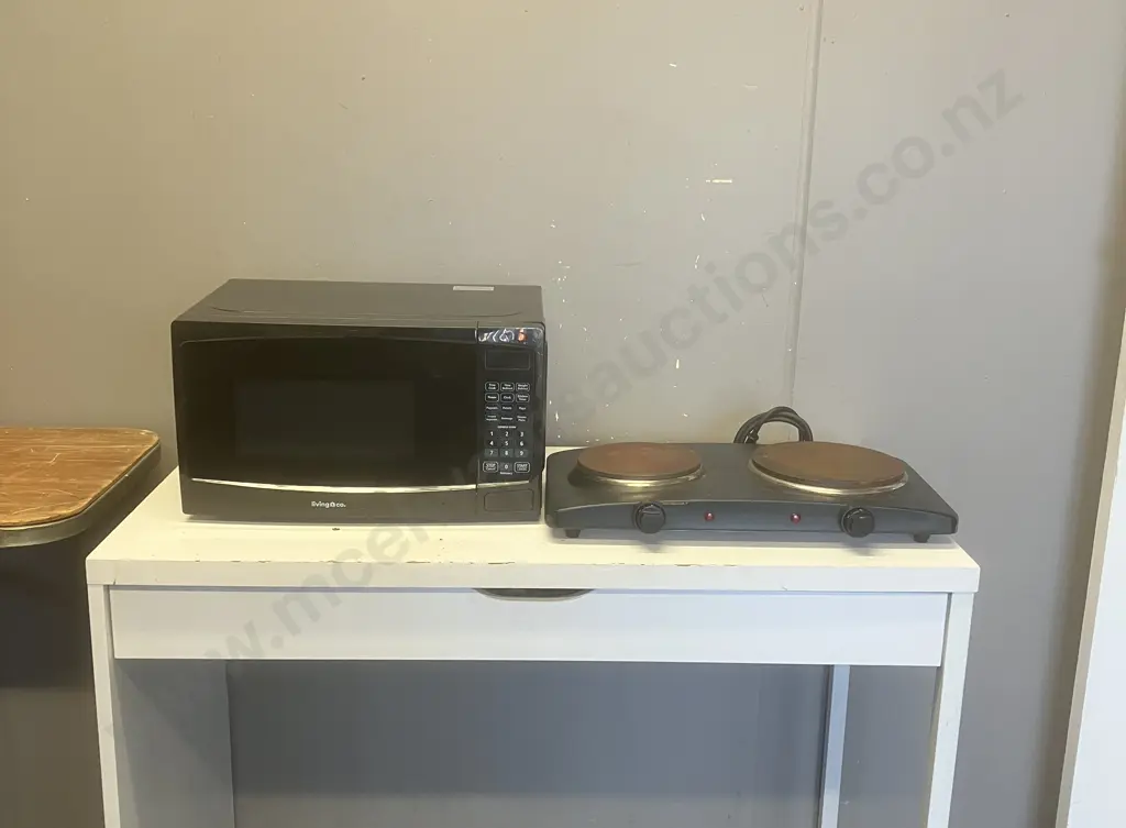 Living & Co 20 Litre 800W Microwave (Black) & Anko JB-2011T Hot Plate Image 1++