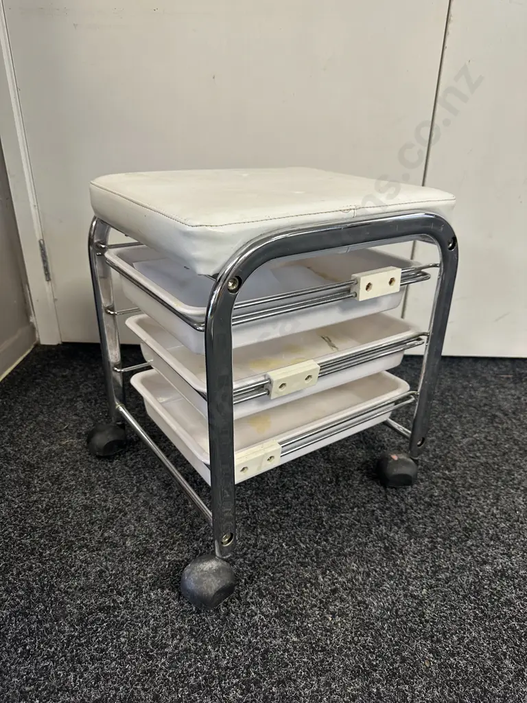 Mobile Hairdressing Stool With Three Drawers Image 1++