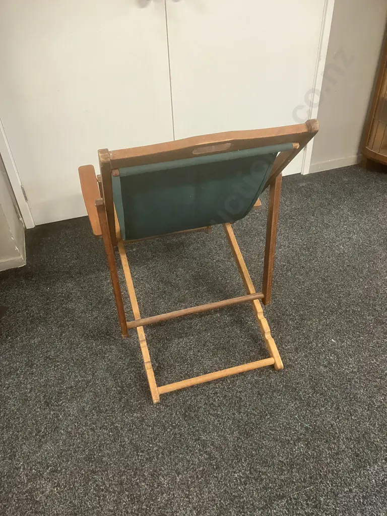 Modern Garden / Beach Deck Chair, Height Adjustable, Green Canvas Image 1++