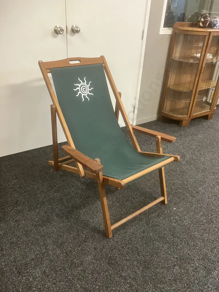 Modern Garden / Beach Deck Chair, Height Adjustable, Green Canvas Image 1++