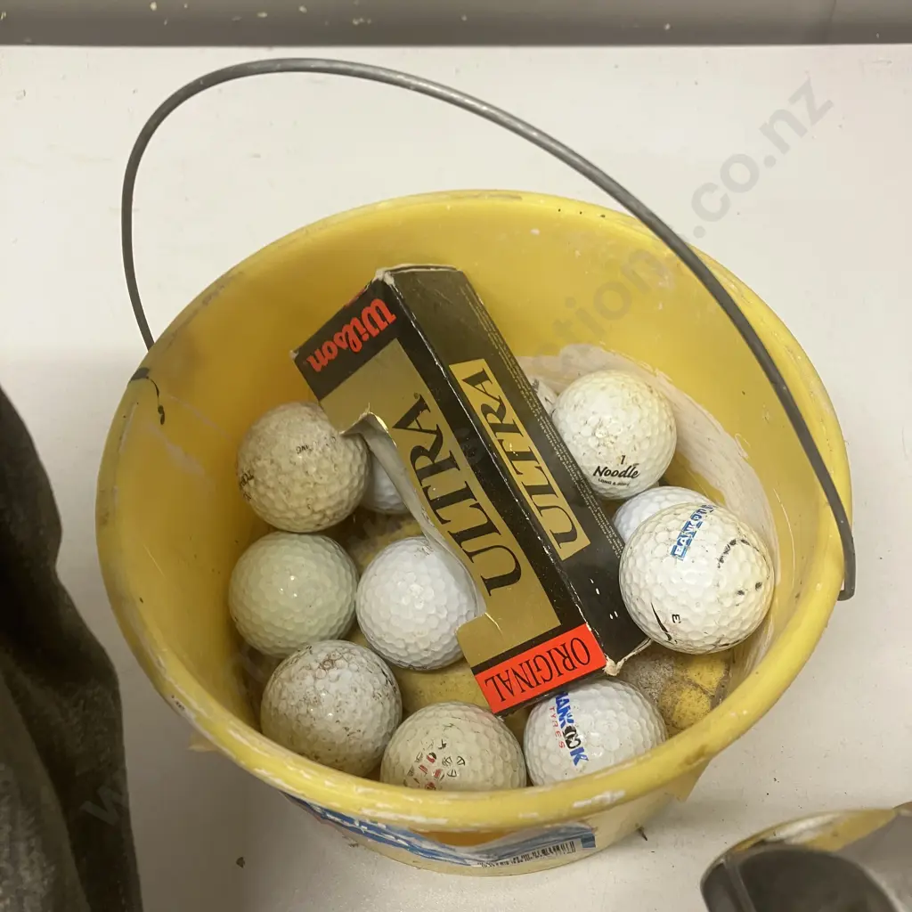 Lot of 3 Vintage Golf Bags, Assorted Clubs & Balls Image 1++