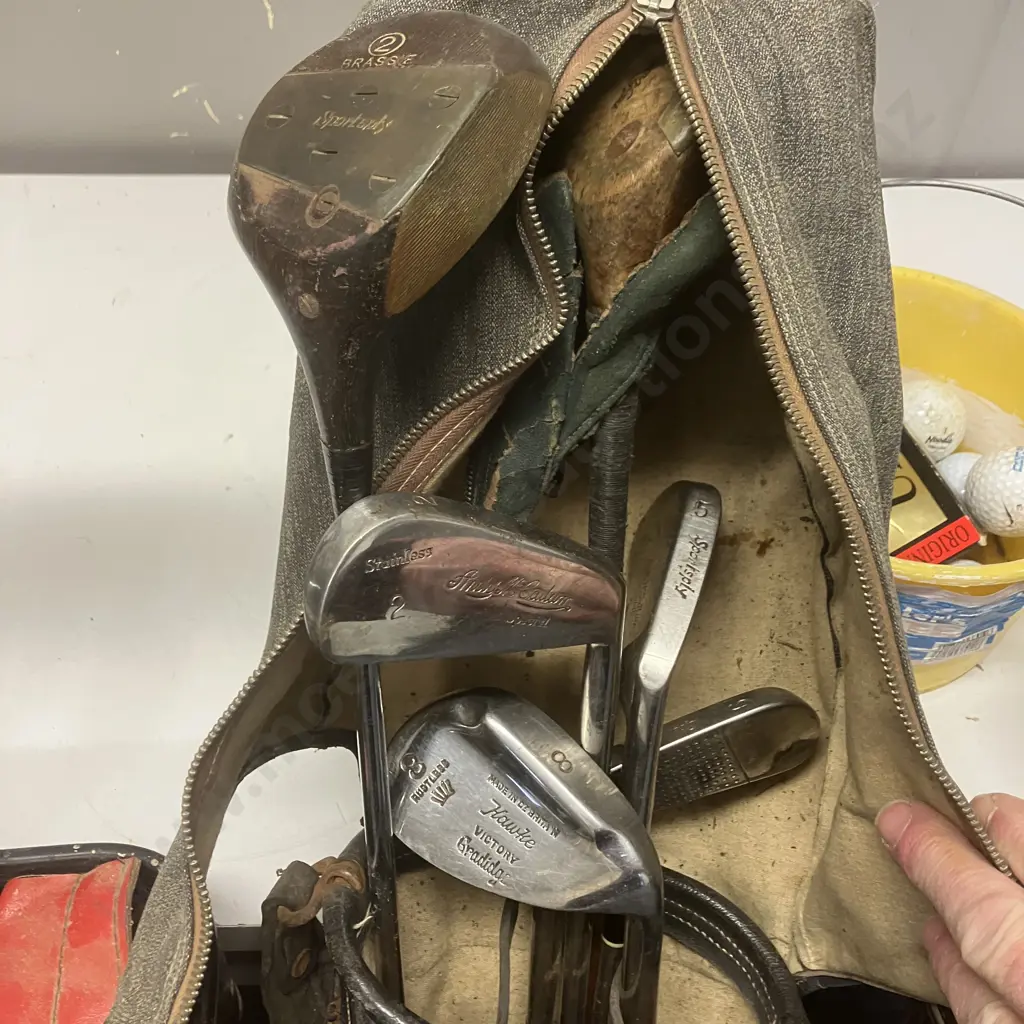 Lot of 3 Vintage Golf Bags, Assorted Clubs & Balls Image 1++