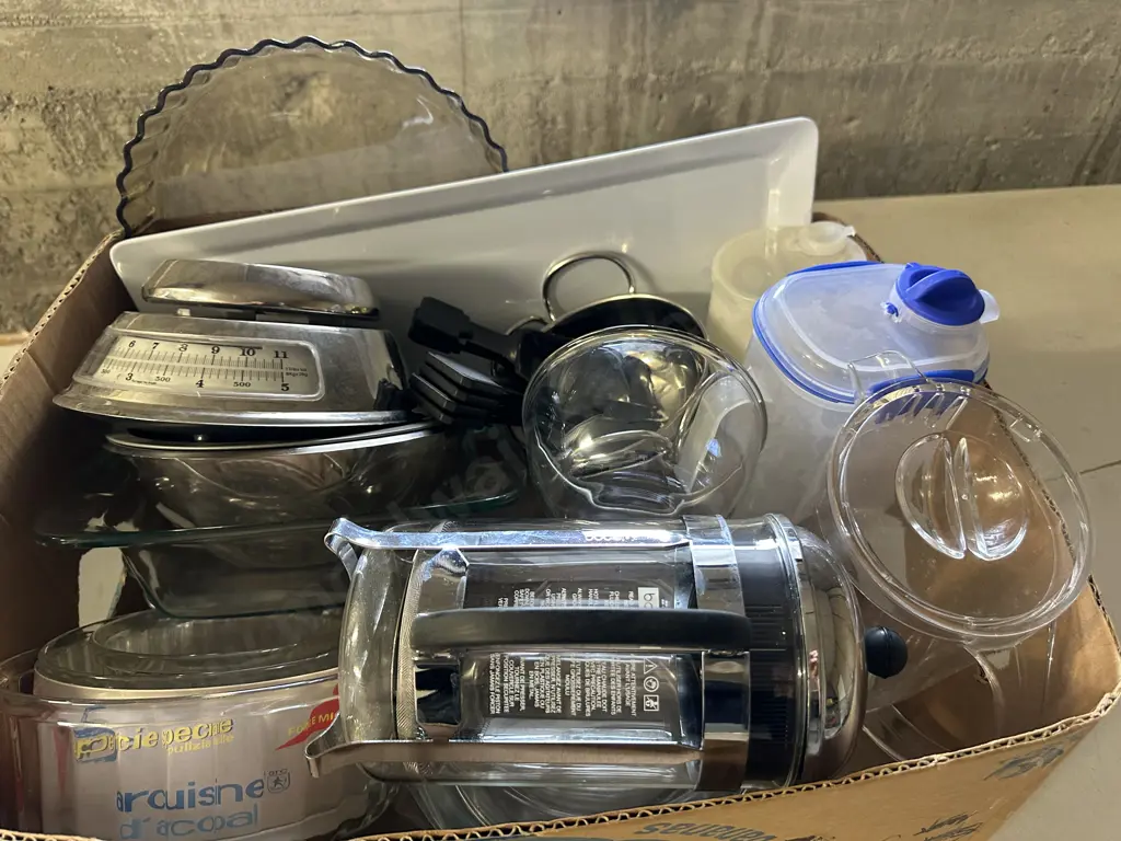 Box Of Kitchenware Including Arcuisine Bowls, Bodium Perculator, ZipScales Etc Image 1++