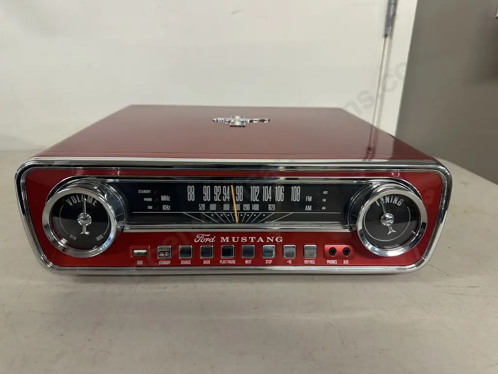 Ford Mustang Branded Turntable/Radio With USB   Image 1++