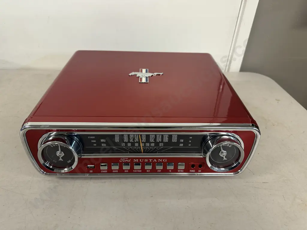 Ford Mustang Branded Turntable/Radio With USB   Image 1++
