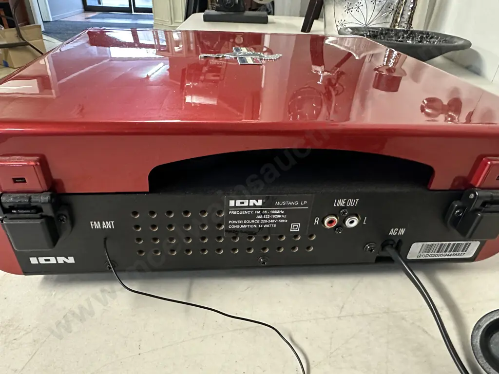 Ford Mustang Branded Turntable/Radio With USB   Image 1++