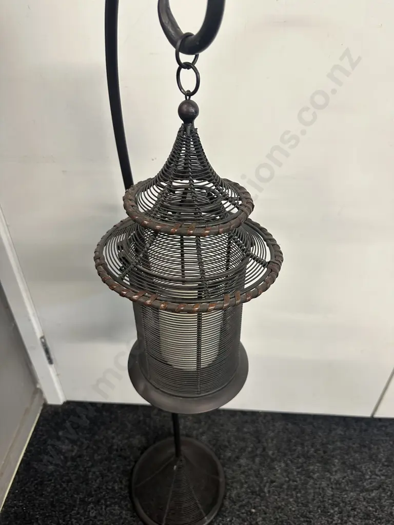 Rustic Wire Candle Holder On Stand Image 1++